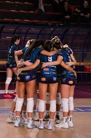 为什么说“德州扑克是一分钟学会，一辈子精通”的运动？（德州扑克：为何上手只需一分钟，却要用一生打磨？）